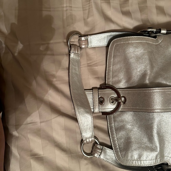 Rare silver leather buckle coach shoulder bag - Picture 11 of 14